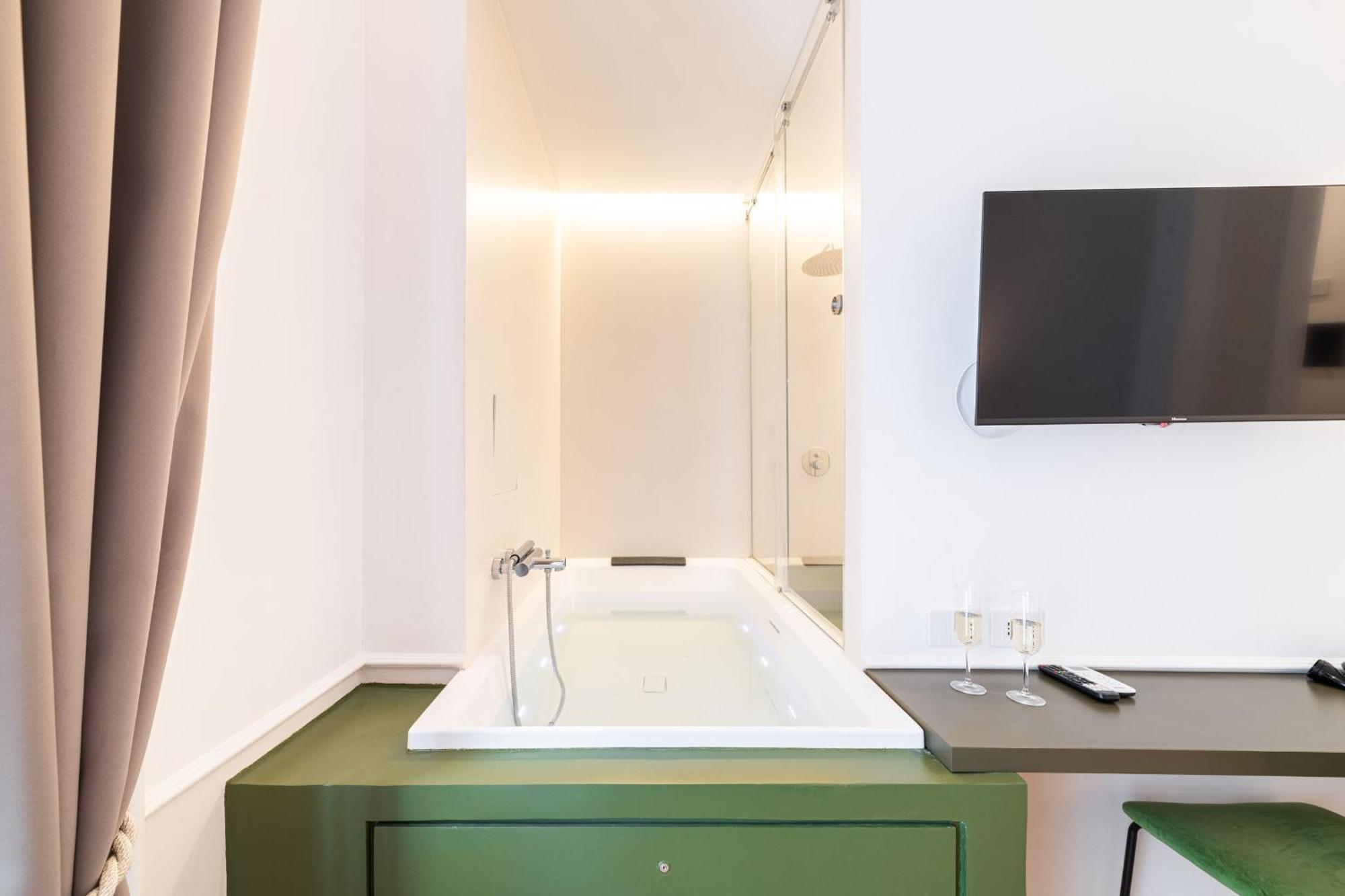 Cortese Suite Неаполь Экстерьер фото